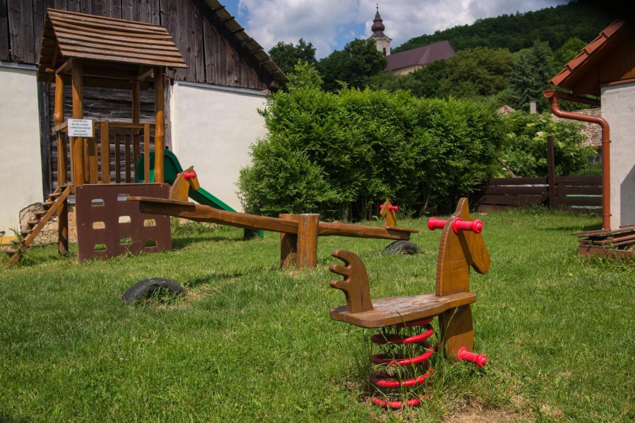 Penzion Stary Hostinec Banská Štiavnica エクステリア 写真