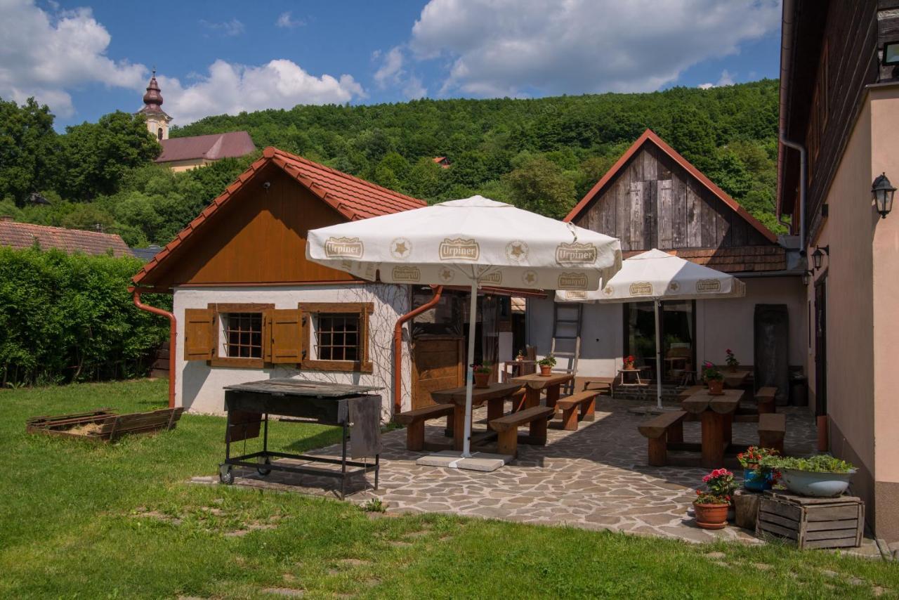 Penzion Stary Hostinec Banská Štiavnica エクステリア 写真