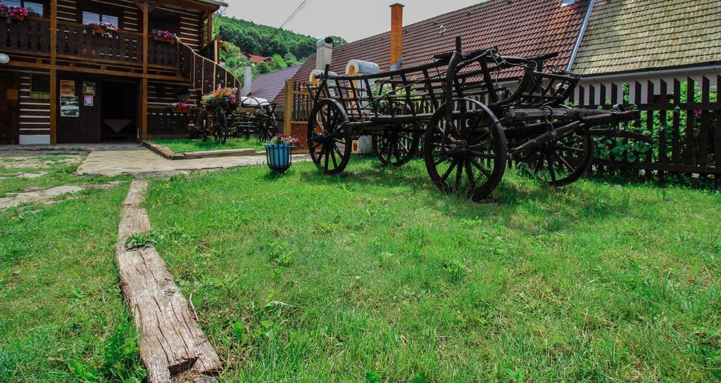 Penzion Stary Hostinec Banská Štiavnica エクステリア 写真